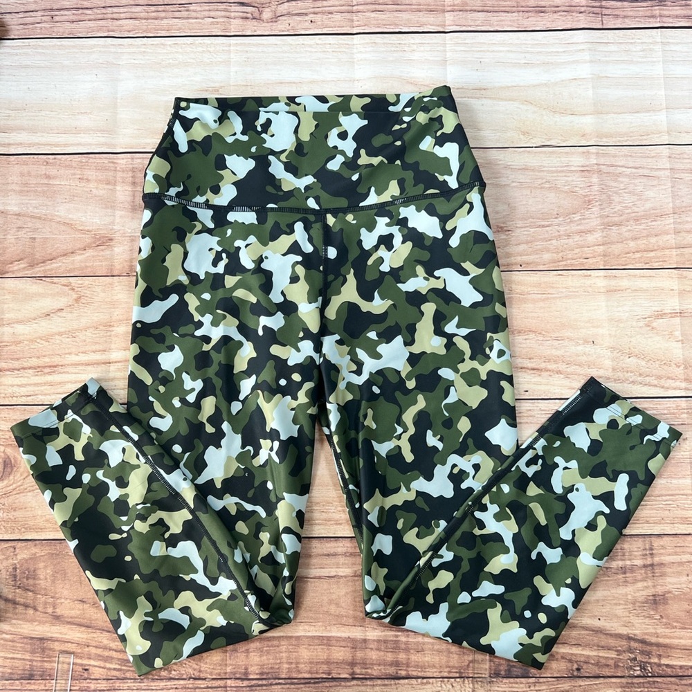 Carbon38 high rise camo leggings Medium Camouflage Carbon 38 Green Med